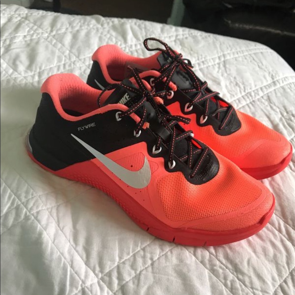 Women Nike flywire shoes